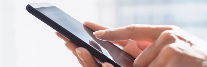idex-hand-on-phone