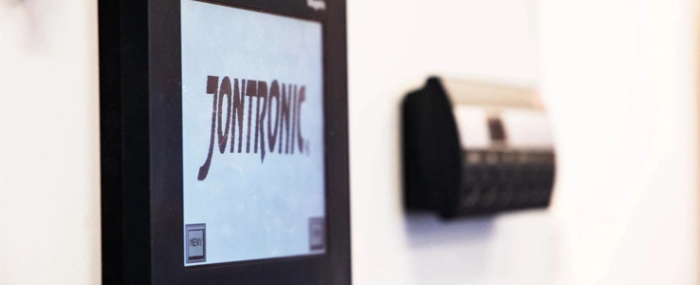 Logo-on-Display