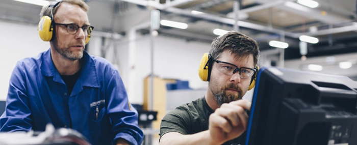 Micropower-Sweden-AB-Employees-Testing-Equipment