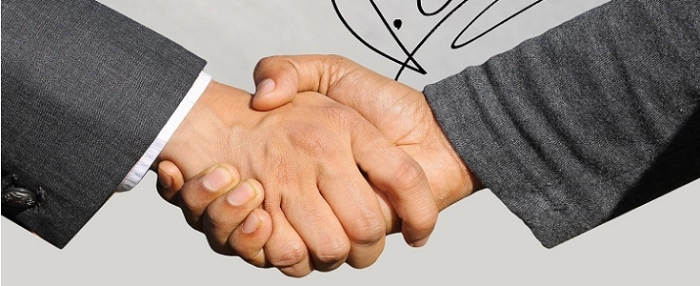 geralt-hands-handshake2
