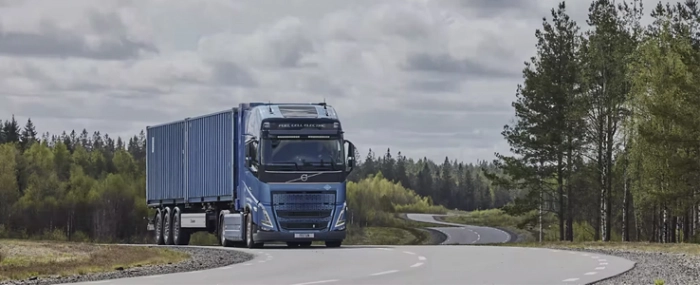 Fuel-Cell-Truck-On-Road