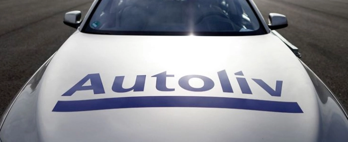 logo-on-car