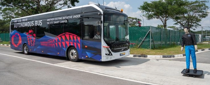 Volvo premiärvisar självkörande buss i Singapore
