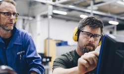 Micropower-Sweden-AB-Employees-Testing-Equipment