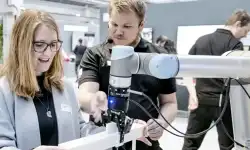 Virtual-Reality-Robot-Human-Interaction