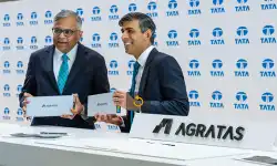 UK-Gigafactory-Photo-with-UK-primeminister