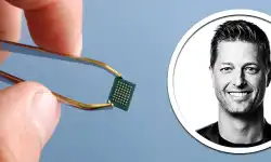 Tweezer-holding-DMSS-SoC-Qamcom-CEO-Johan-Lassing1