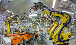 automotive-robots-730