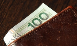 money-in-wallet