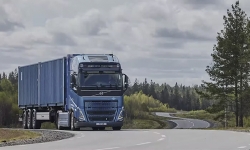 Fuel-Cell-Truck-On-Road
