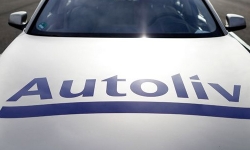 logo-on-car
