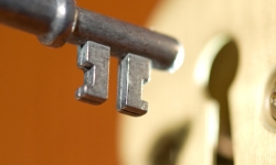 key-and-lock-l