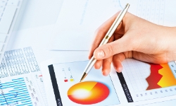 hand-pointing-to-financial-growth-chart