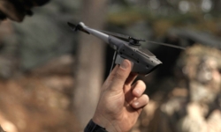 Black-Hornet-4