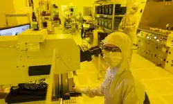 Handling-200mm-wafers-in-Micronova-cleanroomat