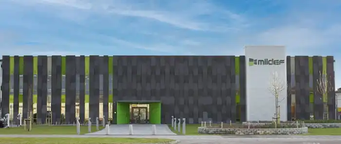 MilDef satsar på ökad produktionskapacitet i Helsingborg MilDef planerar att öka produktionskapaciteten i sin anläggning i Helsingborg med upp till 50 procent, enligt bolagets vd Daniel Ljunggren. Investeringen är en del av bolagets strategi att möta den växande efterfrågan.