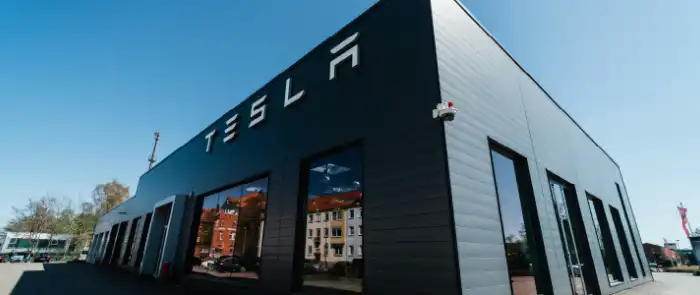 tesla-logo-on-building